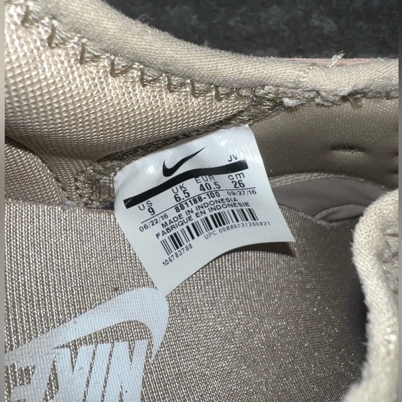 Nike Beige Snakeskin Roshe Runs - Picture 6 of 7